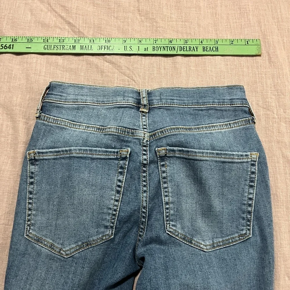 Free People Busted Knee Distressed Straight Leg Jeans Size 24 Great Condittion